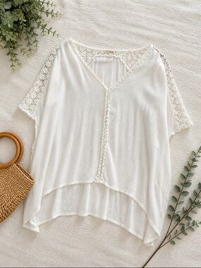 Timing White Crochet-Trim V-Neck Tunic Top